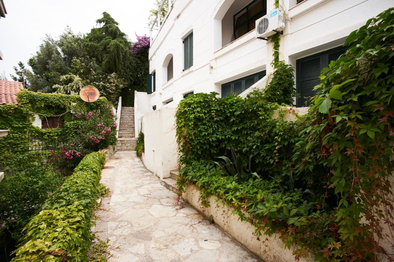 Apartments Secret Garden Sveti Stefan Exteriér fotografie
